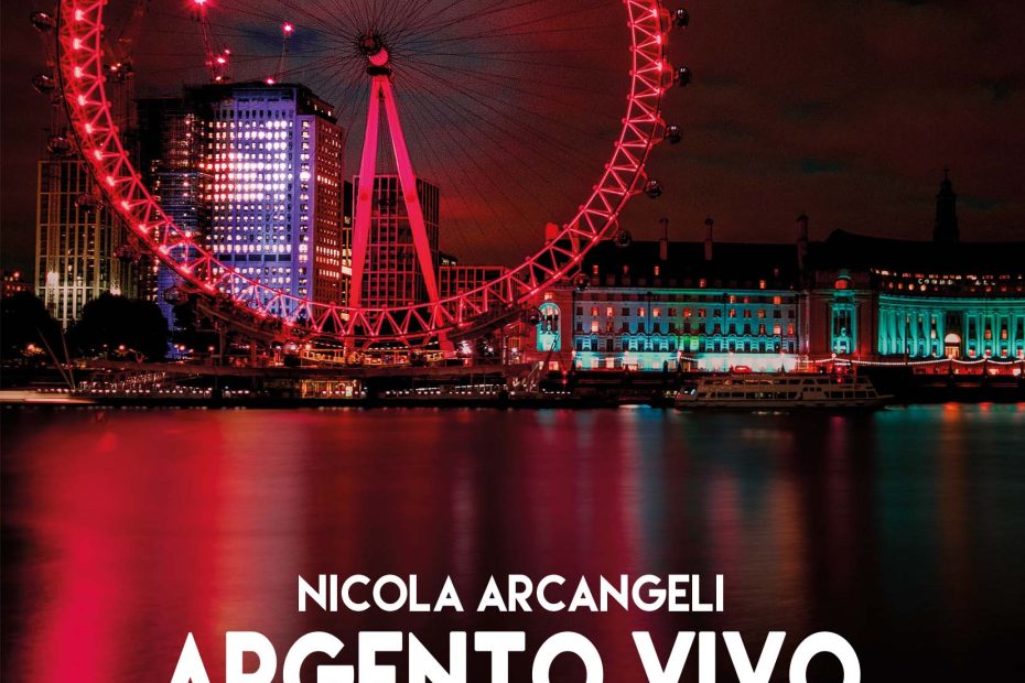 Foto notturna in cui si vede la ruota panoramica di Londra