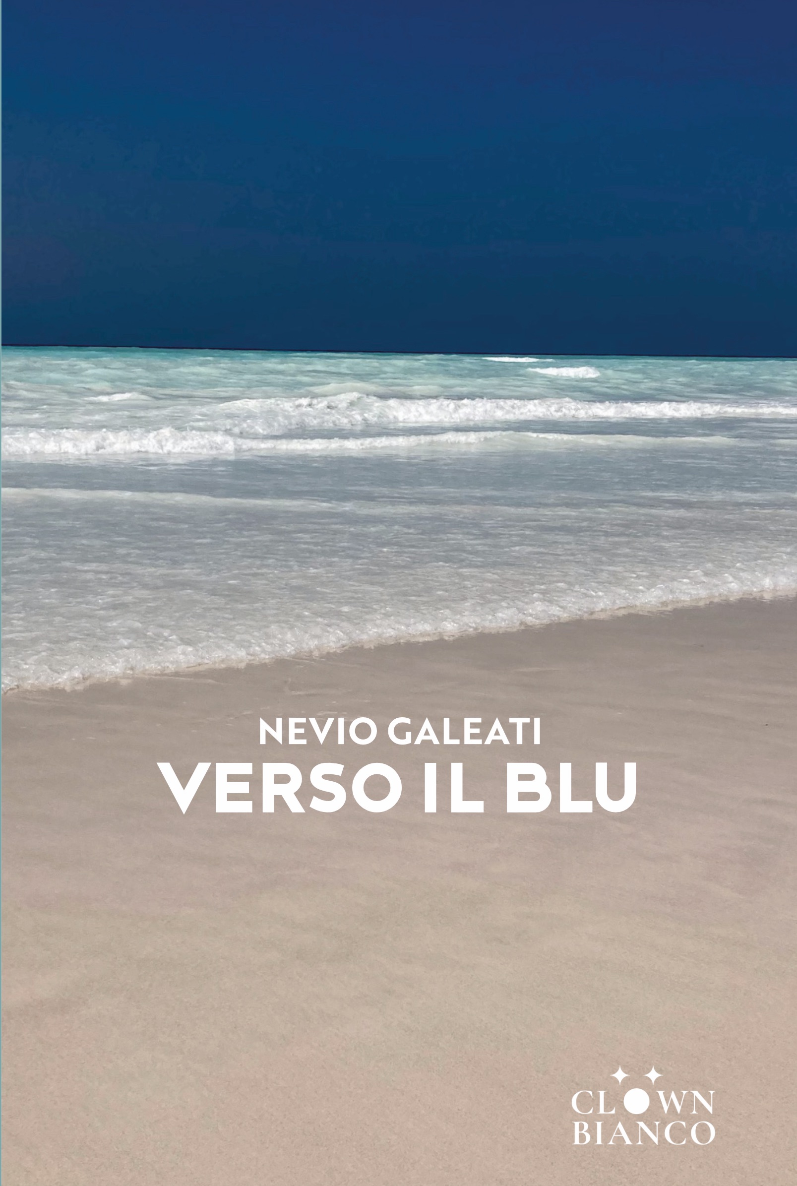 "Verso il blu" raccoglie tredici storie, tutte diverse tra loro, che ci portano in un mondo che è allo stesso tempo concreto e fantastico, cinico e sognante, e, nonostante le brutture e le cattiverie, pieno di speranza.